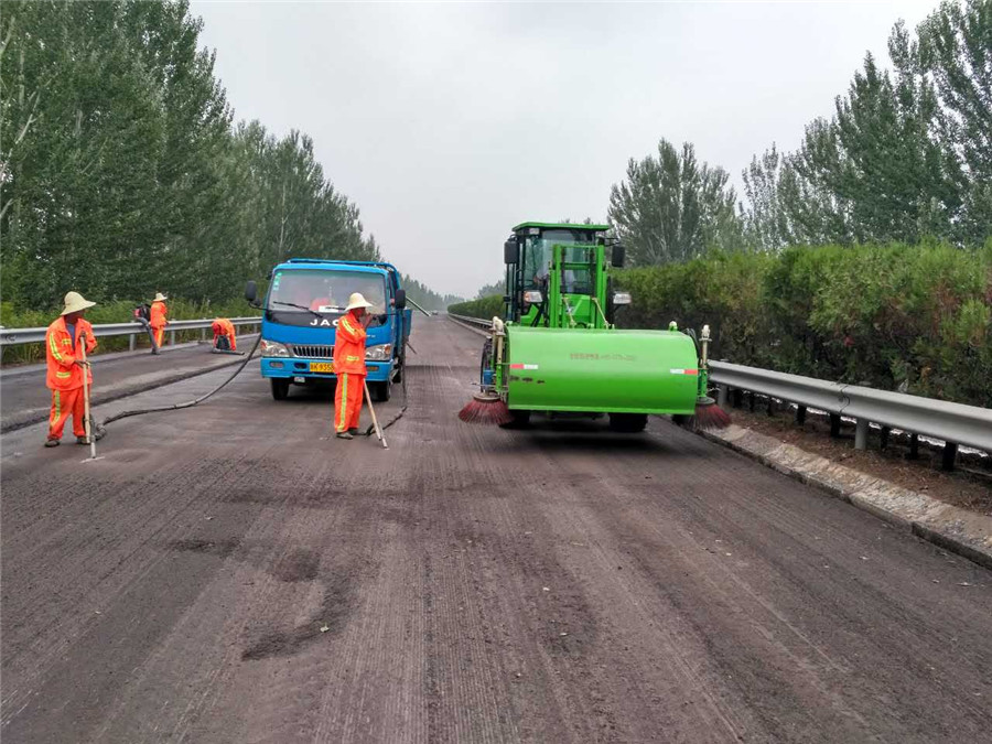 道路施工強力清掃機的應(yīng)用介紹